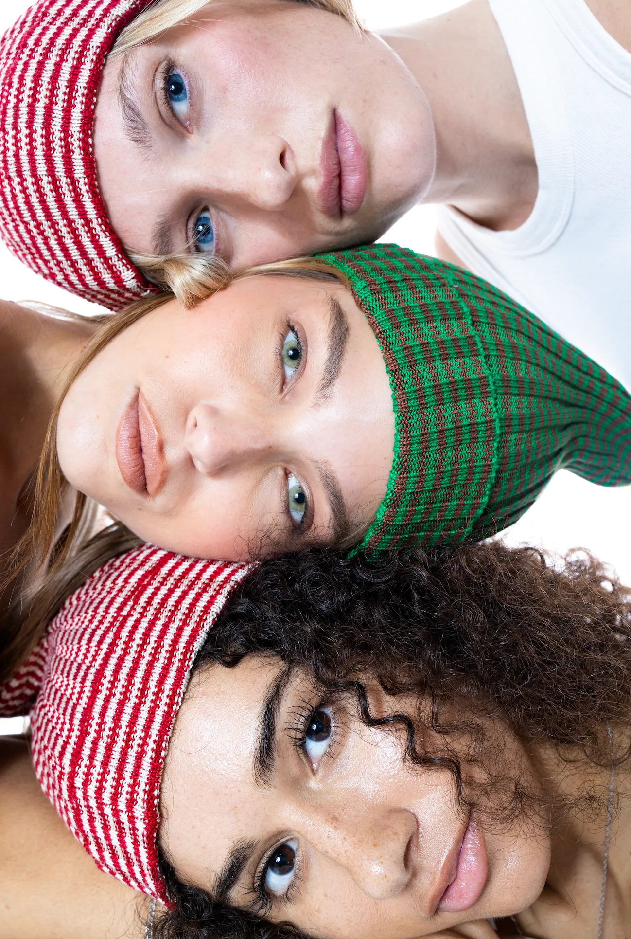 KNIT STRIPED HAT RED