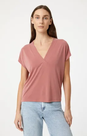 LUXE TOUCH TENCEL™ V-NECK SHIRT IN CANYON ROSE