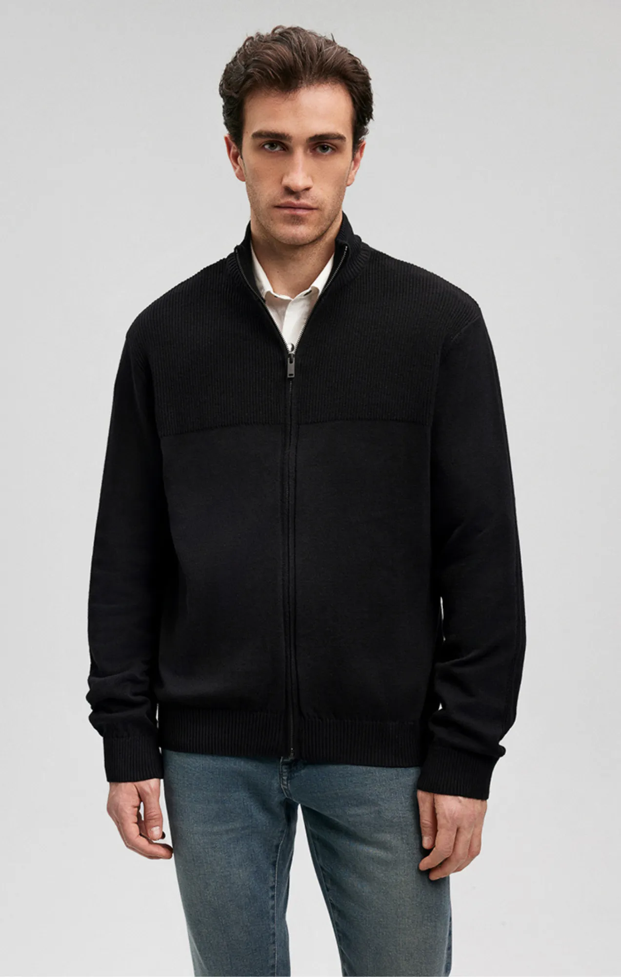 ZIP-UP CARDIGAN IN BLACK